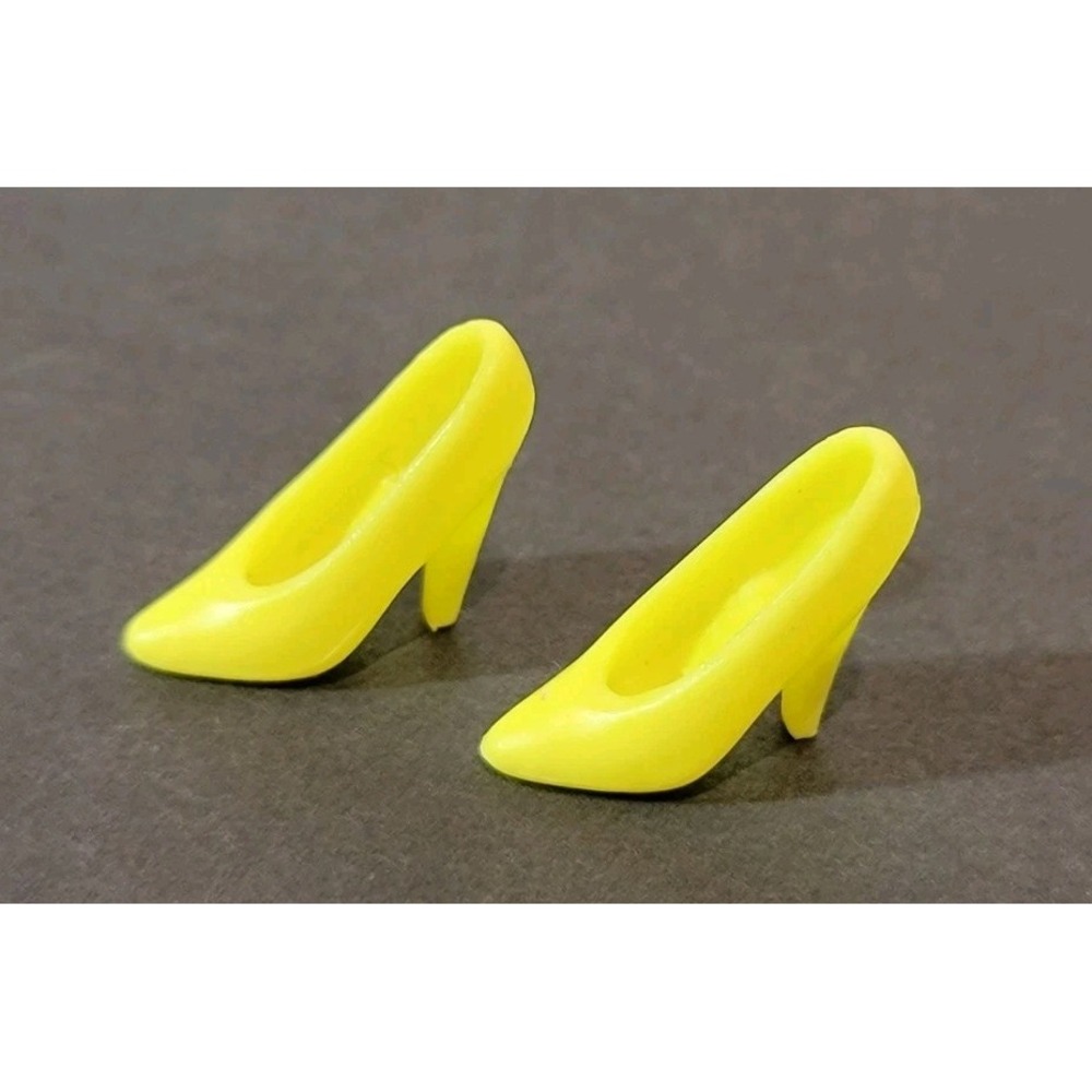 Vintage Barbie Doll Bright Yellow High Heel Shoe Pumps Closed Pointed‎ Toe Shoes